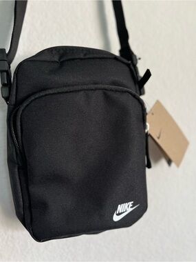 Nike Heritage Cross-Body Bag Unisex Shoulder Bag Black Small Size